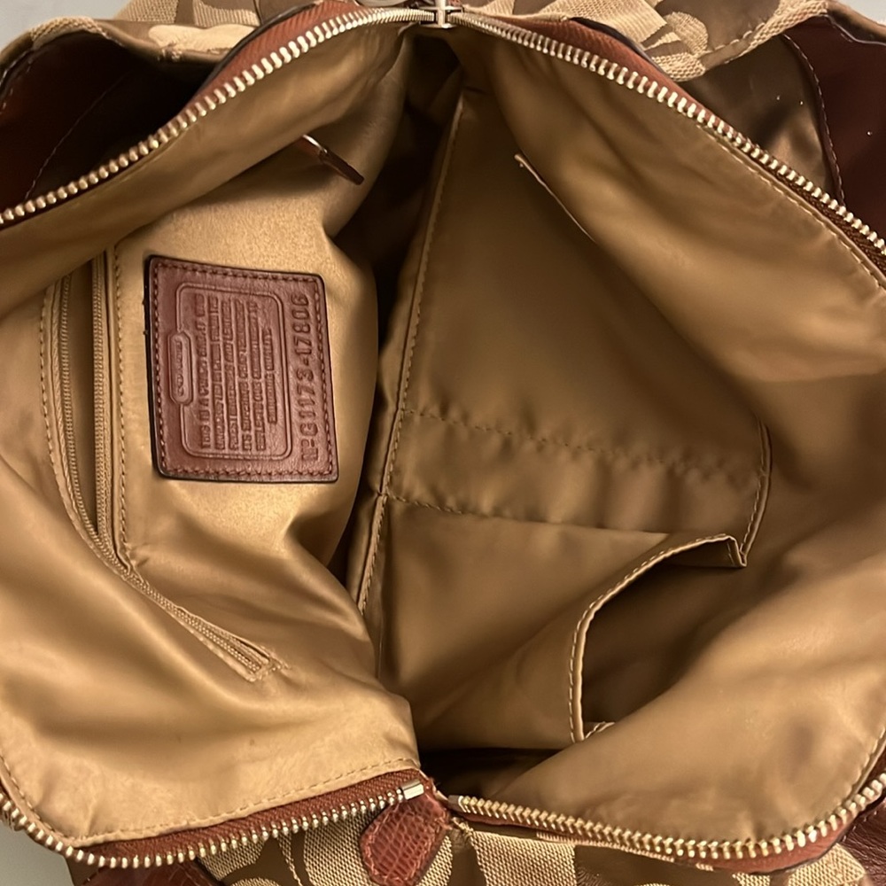 Authentic Coach Purse with dust bag - Picture 4 of 8